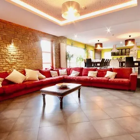 Luxurious Holiday In With Swimming Pool *