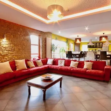 Luxurious Holiday In With Swimming Pool Ferienhaus
