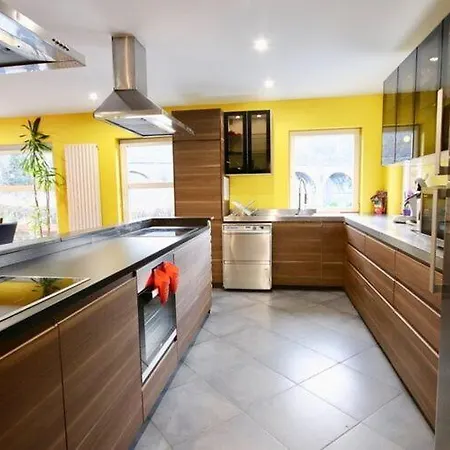 Luxurious Holiday In With Swimming Pool *
